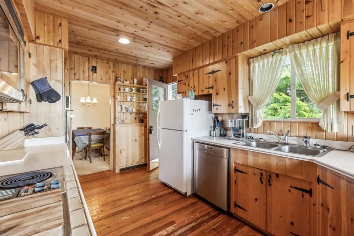 Photo 12 at 2575 Queens Avenue, Queens, West Vancouver