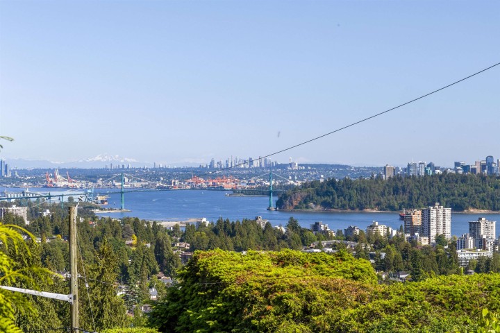 Photo 38 at 2575 Queens Avenue, Queens, West Vancouver