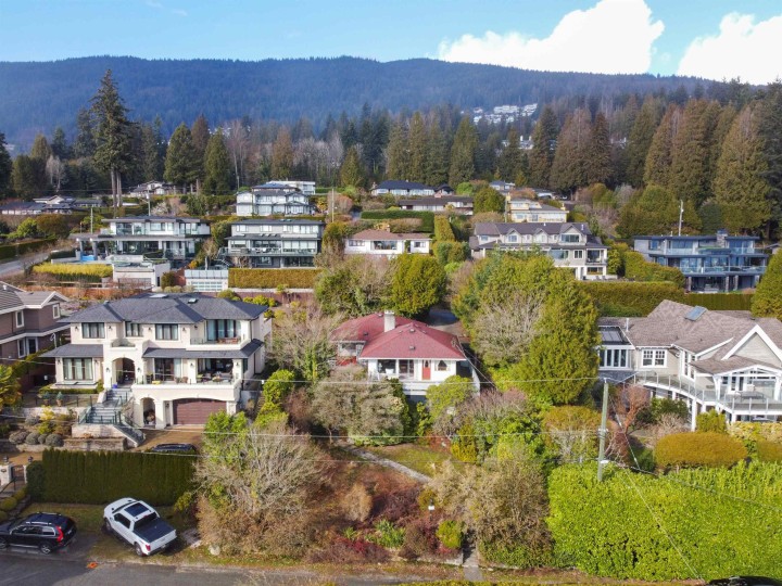 Photo 37 at 2575 Queens Avenue, Queens, West Vancouver