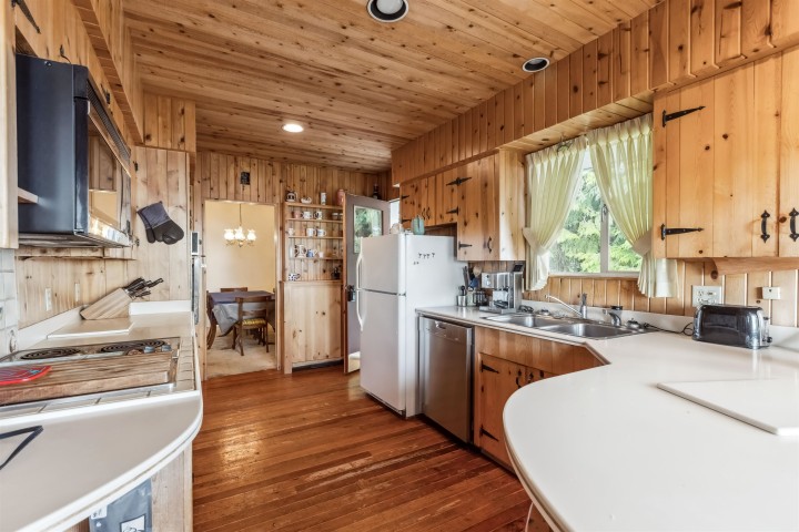 Photo 11 at 2575 Queens Avenue, Queens, West Vancouver