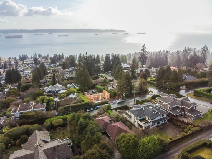 Photo 40 at 2575 Queens Avenue, Queens, West Vancouver