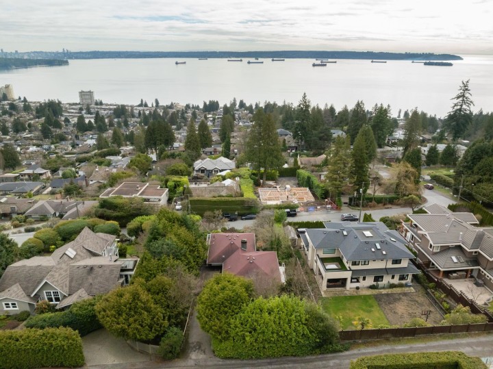 Photo 39 at 2575 Queens Avenue, Queens, West Vancouver