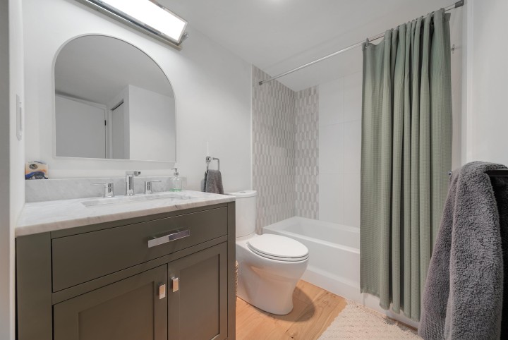 Photo 23 at 208 - 2119 Bellevue Avenue, Dundarave, West Vancouver