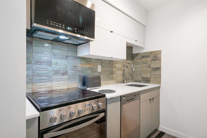 Photo 6 at 208 - 2119 Bellevue Avenue, Dundarave, West Vancouver