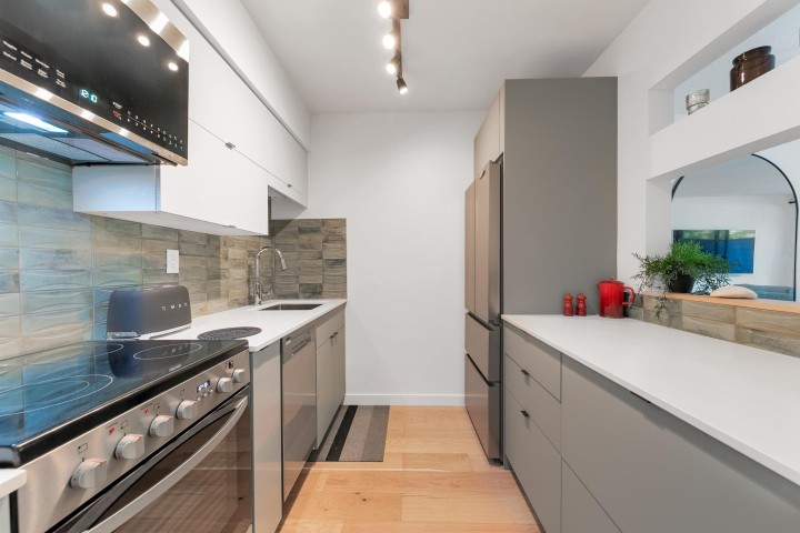 Photo 5 at 208 - 2119 Bellevue Avenue, Dundarave, West Vancouver