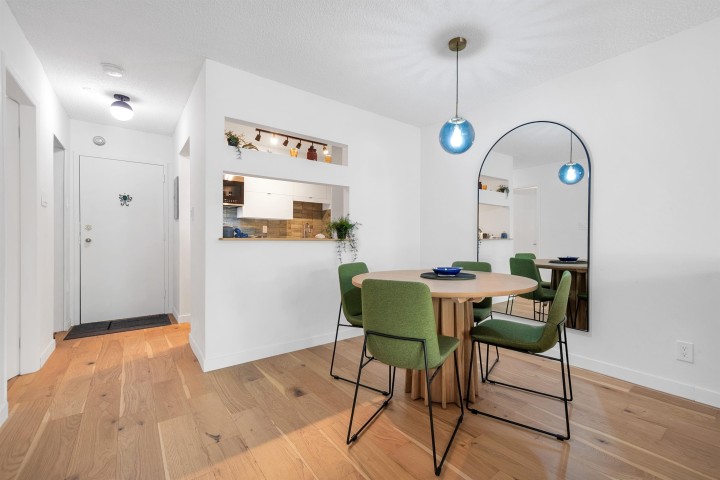 Photo 10 at 208 - 2119 Bellevue Avenue, Dundarave, West Vancouver