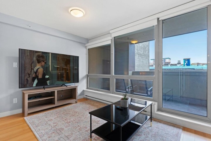 Photo 2 at 406 - 718 Main Street, Strathcona, Vancouver East