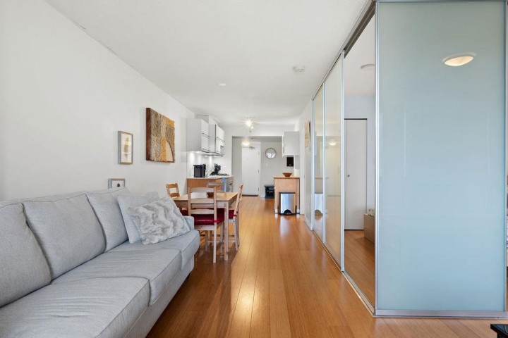 Photo 7 at 406 - 718 Main Street, Strathcona, Vancouver East