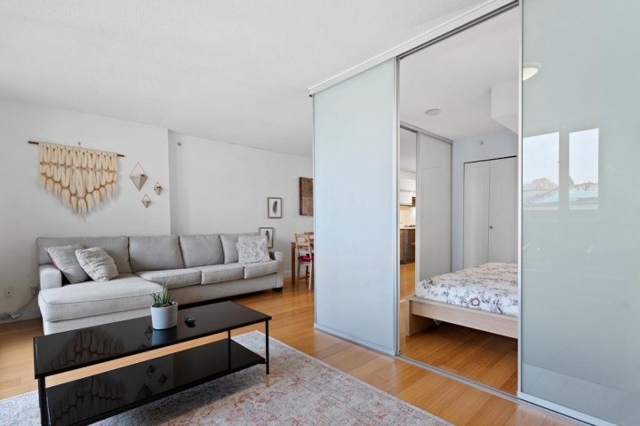 Photo 3 at 406 - 718 Main Street, Strathcona, Vancouver East