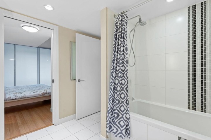 Photo 19 at 406 - 718 Main Street, Strathcona, Vancouver East