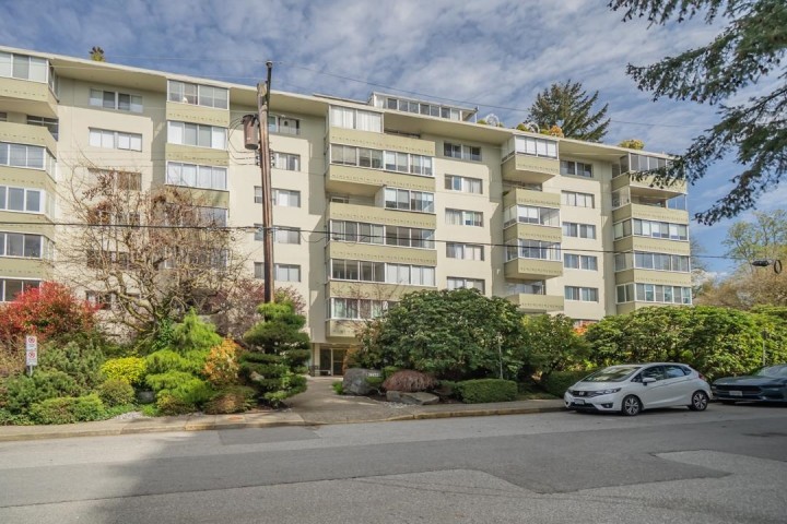 Photo 2 at 606 - 1425 Esquimalt Avenue, Ambleside, West Vancouver