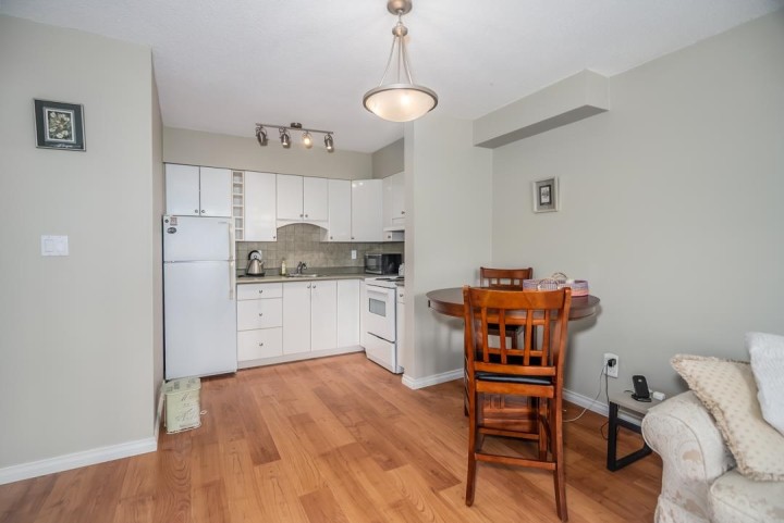 Photo 6 at 606 - 1425 Esquimalt Avenue, Ambleside, West Vancouver