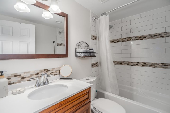 Photo 12 at 606 - 1425 Esquimalt Avenue, Ambleside, West Vancouver