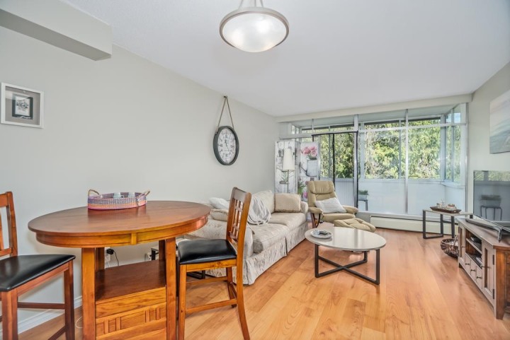 Photo 3 at 606 - 1425 Esquimalt Avenue, Ambleside, West Vancouver