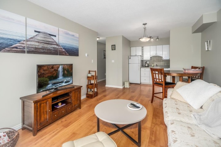 Photo 5 at 606 - 1425 Esquimalt Avenue, Ambleside, West Vancouver