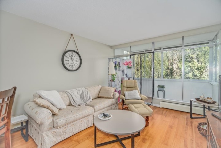 Photo 4 at 606 - 1425 Esquimalt Avenue, Ambleside, West Vancouver