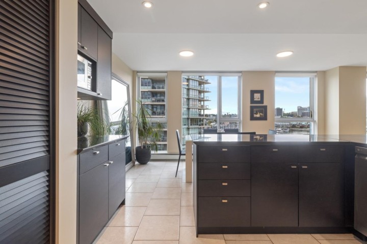 Photo 10 at 805 - 1383 Marinaside Crescent, Yaletown, Vancouver West