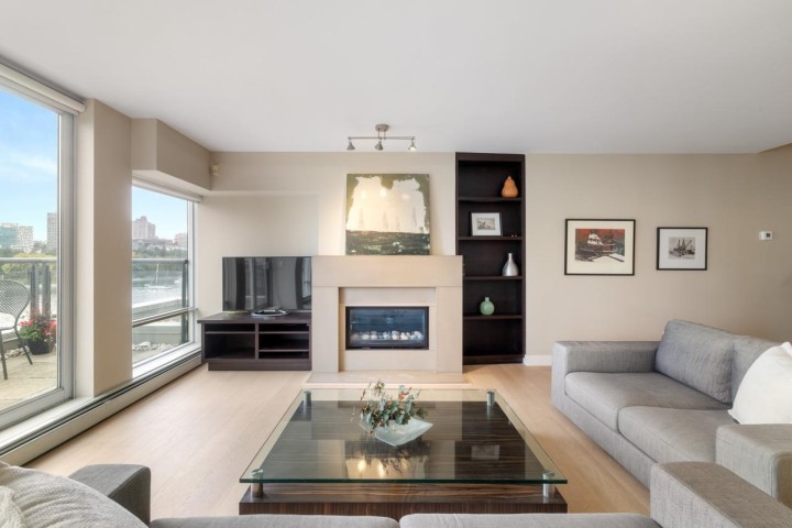 Photo 4 at 805 - 1383 Marinaside Crescent, Yaletown, Vancouver West