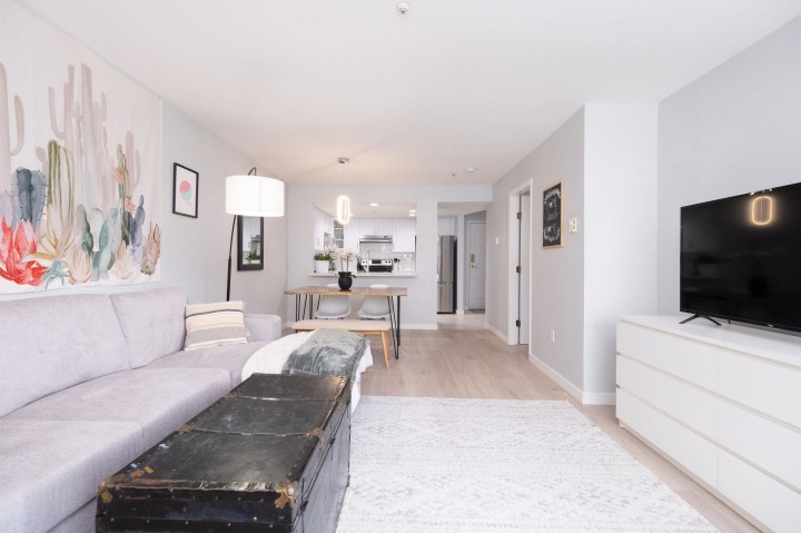 Photo 9 at 305 - 789 W 16 Avenue, Fairview VW, Vancouver West