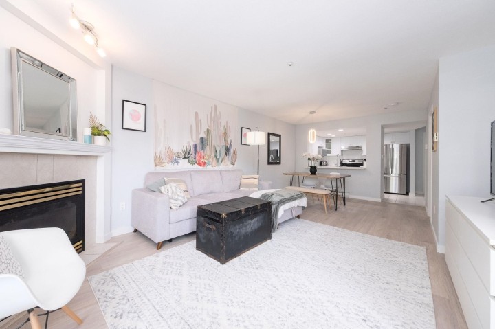 Photo 8 at 305 - 789 W 16 Avenue, Fairview VW, Vancouver West