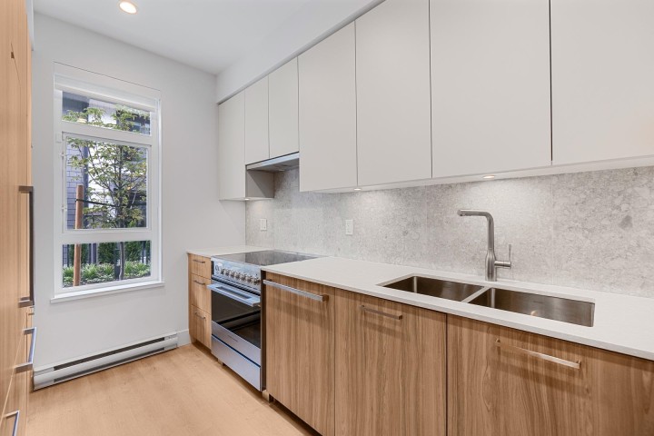 Photo 6 at 106 - 2320 Emery Court, Lynn Valley, North Vancouver