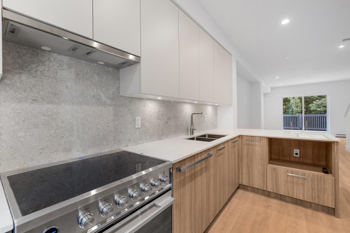 Photo 5 at 106 - 2320 Emery Court, Lynn Valley, North Vancouver