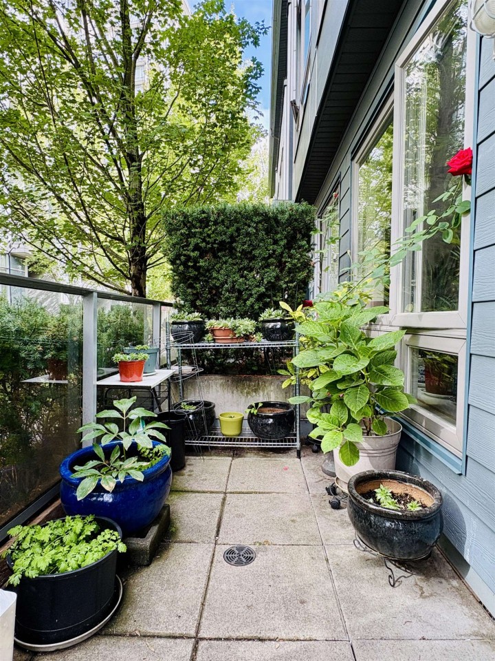 Photo 1 at 4886 Eldorado Mews, Collingwood VE, Vancouver East