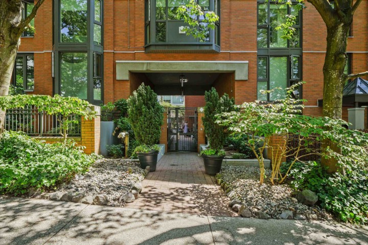 Photo 2 at 102 - 1488 Hornby Street, Yaletown, Vancouver West