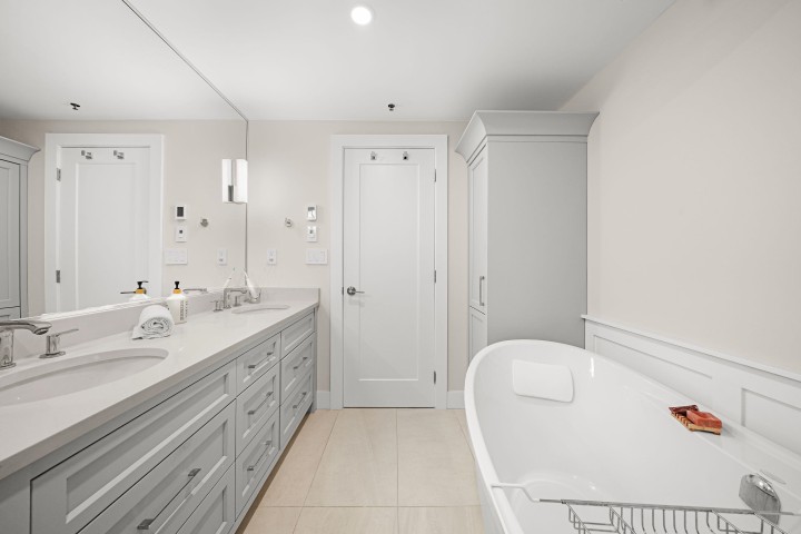 Photo 17 at 102 - 1488 Hornby Street, Yaletown, Vancouver West