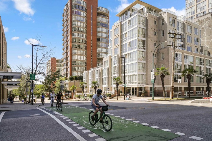 Photo 32 at 102 - 1488 Hornby Street, Yaletown, Vancouver West