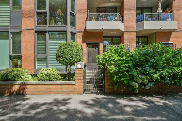 Photo 4 at 102 - 1488 Hornby Street, Yaletown, Vancouver West