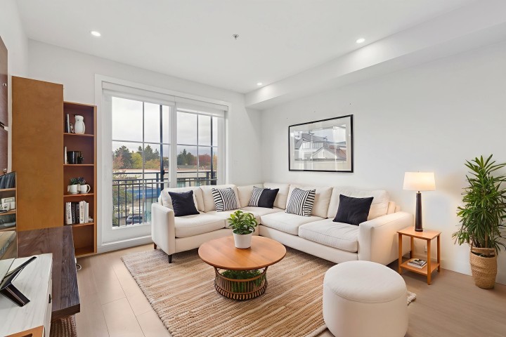 Photo 1 at 309 - 2528 Collingwood Street, Kitsilano, Vancouver West