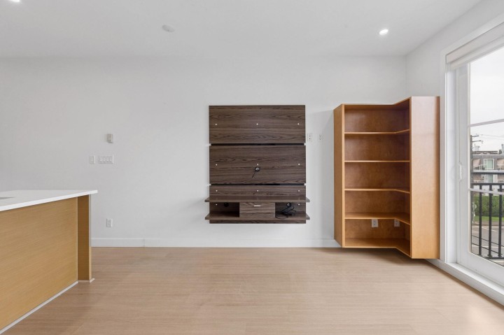 Photo 9 at 309 - 2528 Collingwood Street, Kitsilano, Vancouver West