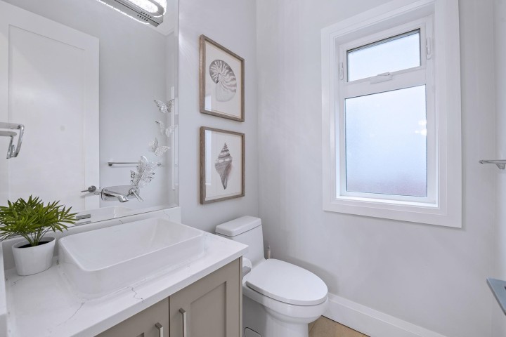 Photo 14 at 1370 Ross Road, Lynn Valley, North Vancouver