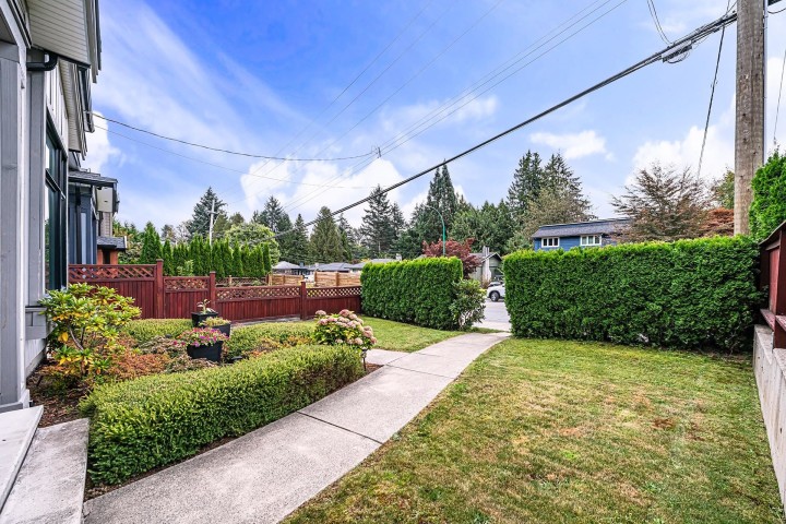 Photo 4 at 1370 Ross Road, Lynn Valley, North Vancouver