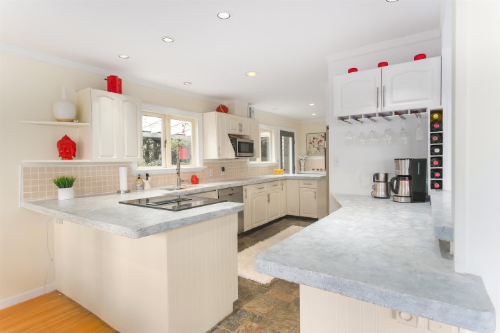 Photo 7 at 20 Oceanview Road, Lions Bay, West Vancouver