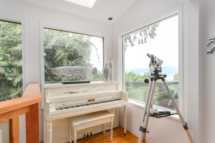 Photo 3 at 20 Oceanview Road, Lions Bay, West Vancouver
