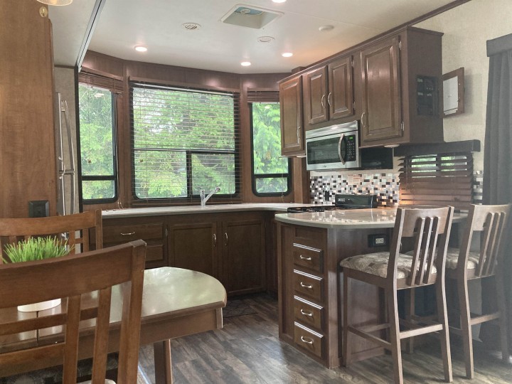 Photo 17 at 247 Tomahawk Avenue, Park Royal, West Vancouver