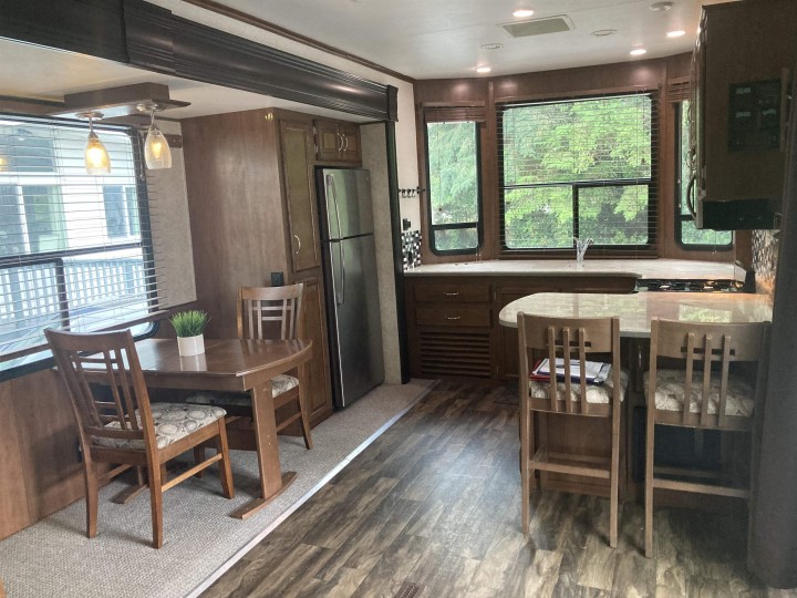 Photo 12 at 247 Tomahawk Avenue, Park Royal, West Vancouver