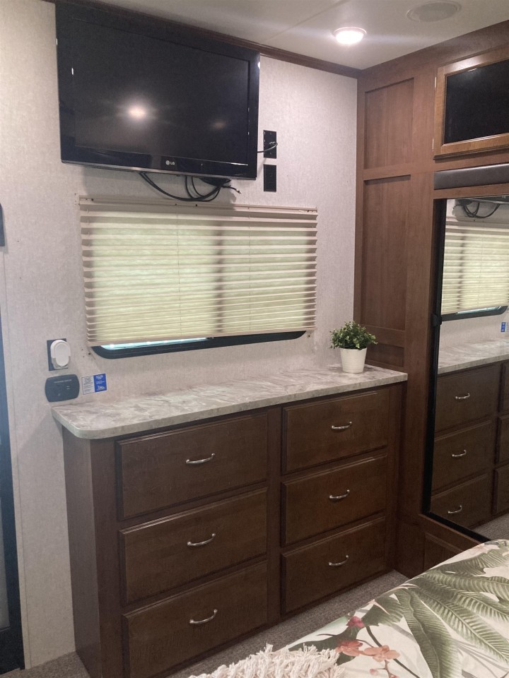 Photo 20 at 247 Tomahawk Avenue, Park Royal, West Vancouver