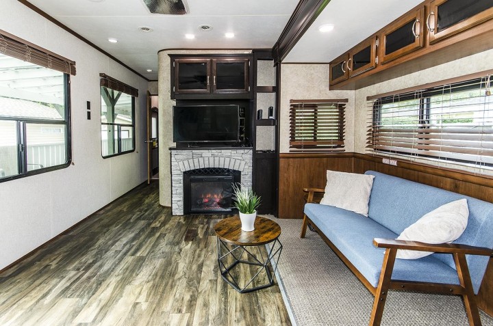 Photo 8 at 247 Tomahawk Avenue, Park Royal, West Vancouver