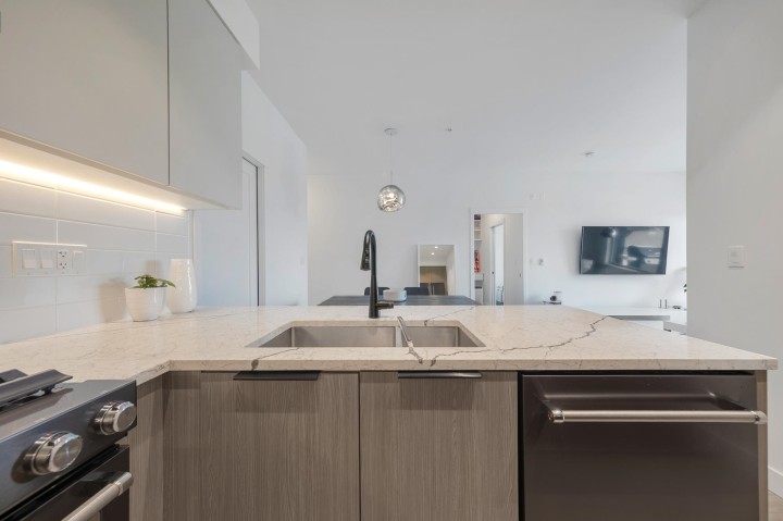 Photo 6 at 404 - 2408 Grant Street, Renfrew VE, Vancouver East