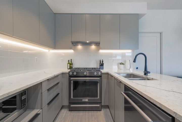 Photo 5 at 404 - 2408 Grant Street, Renfrew VE, Vancouver East