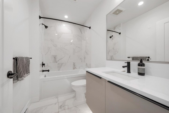 Photo 30 at 404 - 2408 Grant Street, Renfrew VE, Vancouver East