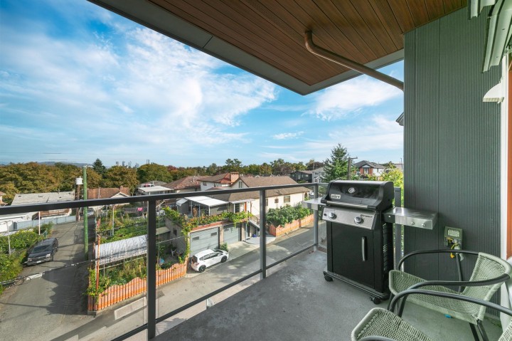 Photo 14 at 404 - 2408 Grant Street, Renfrew VE, Vancouver East