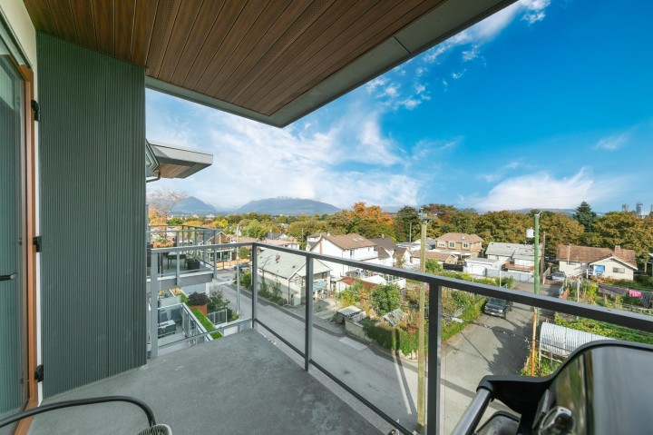 Photo 15 at 404 - 2408 Grant Street, Renfrew VE, Vancouver East