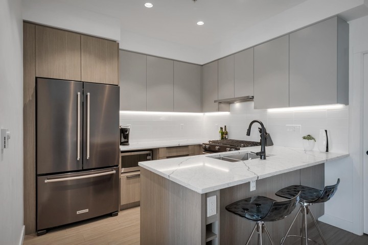 Photo 4 at 404 - 2408 Grant Street, Renfrew VE, Vancouver East