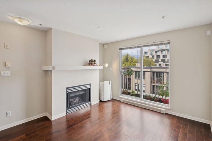 Photo 4 at 311 - 3727 W 10th Avenue, Point Grey, Vancouver West