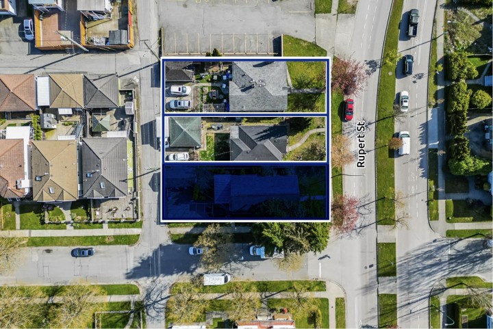 Photo 3 at 4404 Rupert Street, Renfrew Heights, Vancouver East