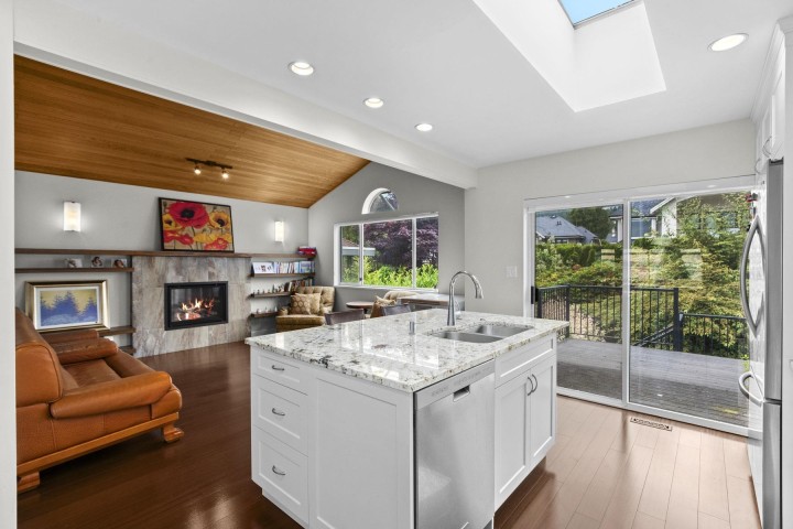 Photo 6 at 2319 Marine Drive, Dundarave, West Vancouver